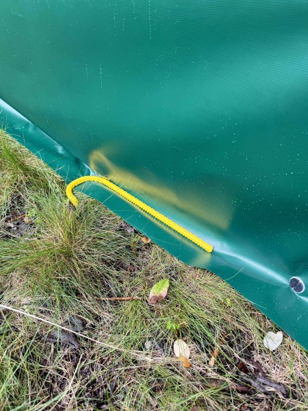 Amphibienschutzzaun-Niederhalter